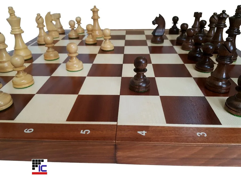 ajedrez-plegable-madera-caoba-09.webp Juego Ajedrez plegable de madera de Caoba/Sicomoro con piezas Staunton nº6 12