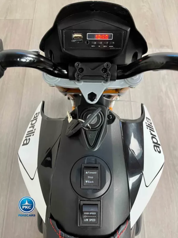 Aprilia Dorsoduro 900 12V Roja 17