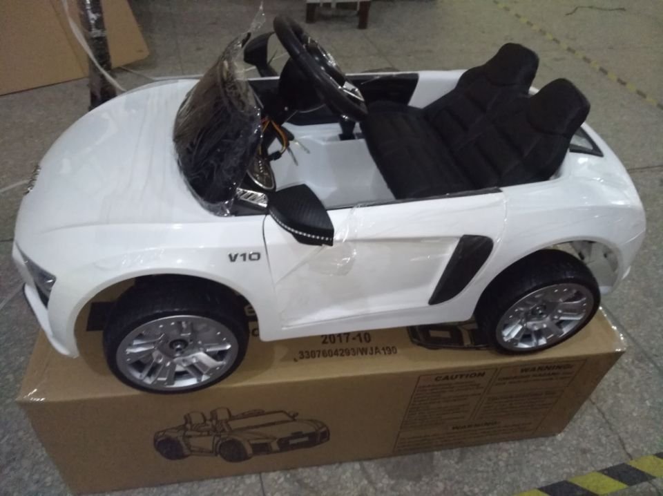 audi-r8-spyder-litle-12v-white-000.jpg PEKECARS AUDI LITTLE R8 SPYDER WHITE 6