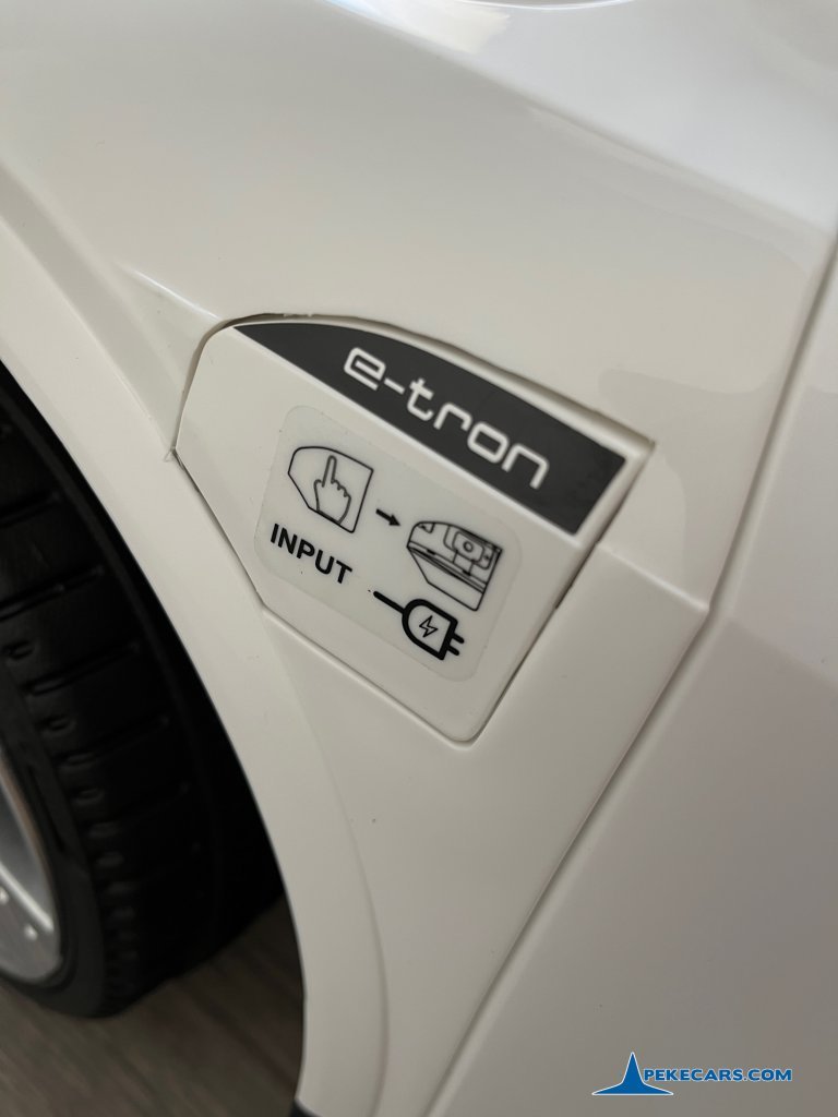 coche-electrico-ninos-audi-etron-quattro-blanco-18.jpg Audi E-TRON Quattro Sportback 12V 2.4G Blanco 21