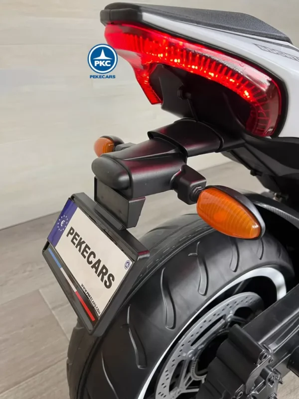 Moto de Carreras Estilo Ducati Panigale V5R 12V Blanca 15