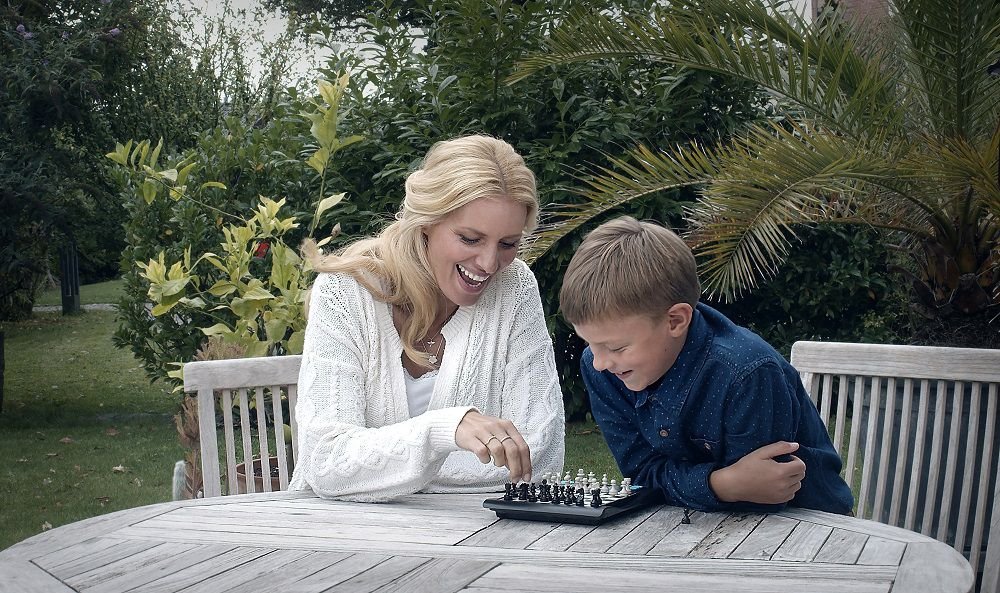 europe-chess-champion-m800-13.jpg Computadora Millennium Europe Chess Champion 16