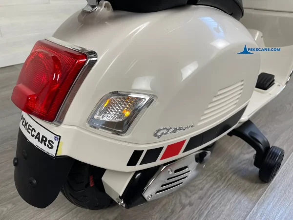 Moto Vespa GTS-S 12V Color Blanco 15