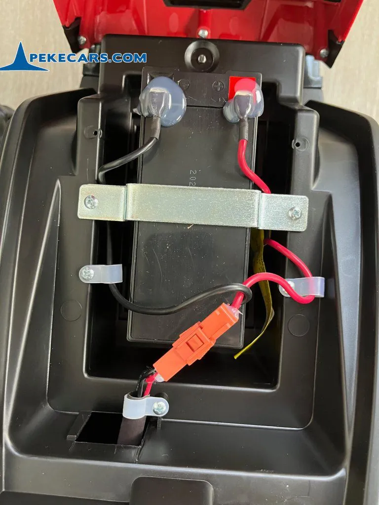 peketrac-7100-rojo-14.webp Tractor Electrico Peketrac 7100 12V Case III Style 18