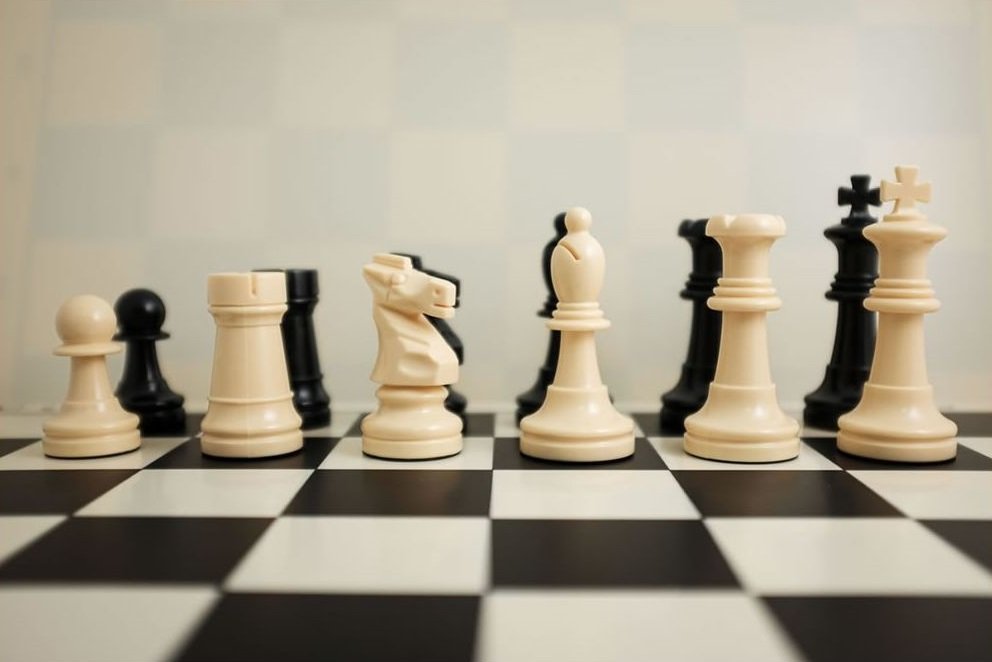 Piezas de ajedrez de plástico altura del rey 90 mm 1