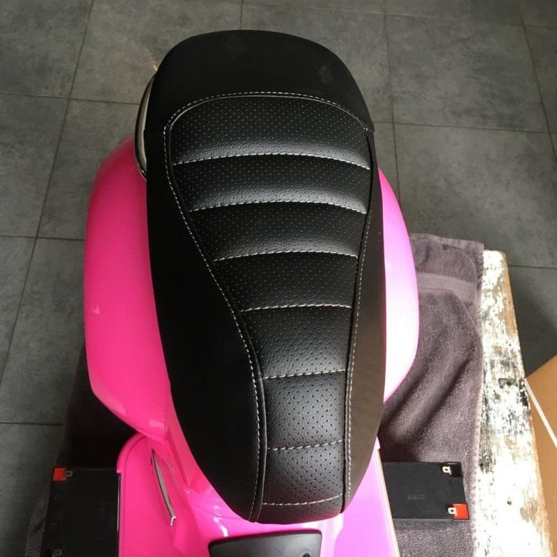 vespa-rosa-gts-lima-asiento.jpg Vespa GTS Piaggio 12V Rosa 10
